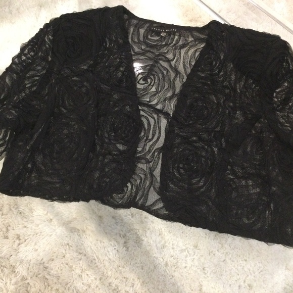 Black rosétte lace shortie jacket - Picture 1 of 6
